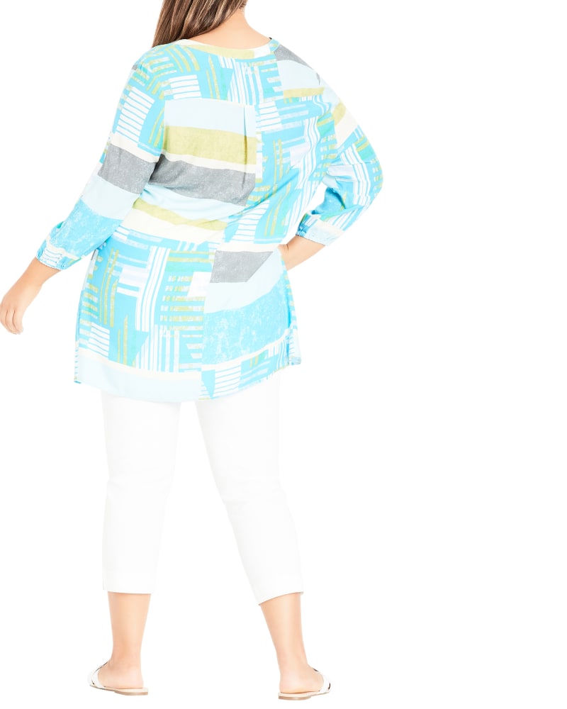 Plus size model wearing  by ARNAYORK | Dia&Co | dia_product_style_image_id:185255
